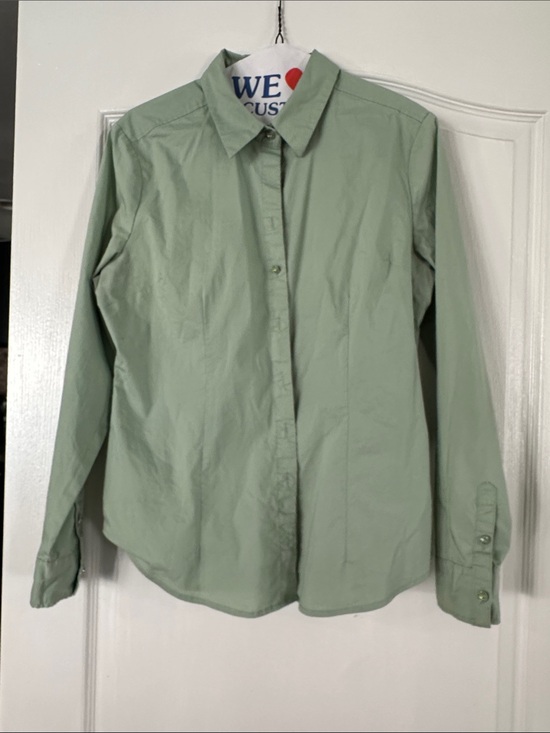 7th avenue Tops - Light Green Classic Button-Down Shirt for Women